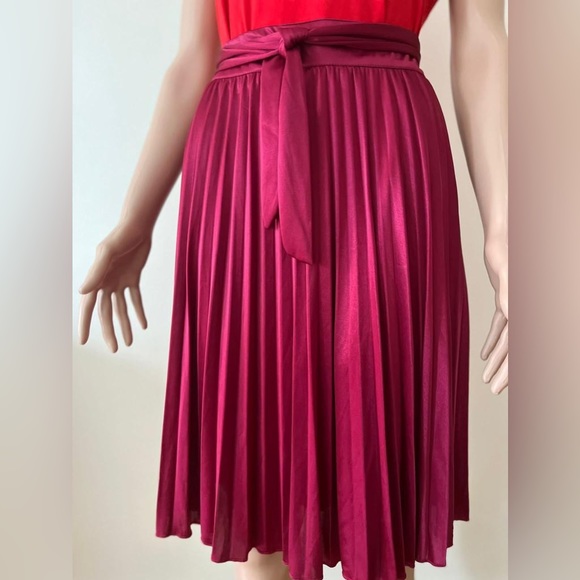 Dresses & Skirts - Brand new pink high waist knee length midi A-Line skirt with skinny belt, medium